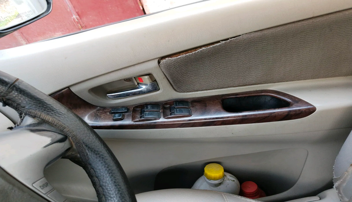 2012 Toyota Innova VX 2.5 8 STR, Diesel, Manual, 1,21,468 km, interior