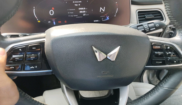 2022 Mahindra XUV700 AX 7 P MT 7 STR, Petrol, Manual, 35,166 km, interior