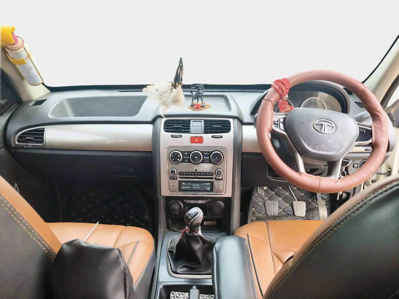 2017 Tata Safari Storme 2.2 EX 4X2, Diesel, Manual, 1,52,237 km, interior