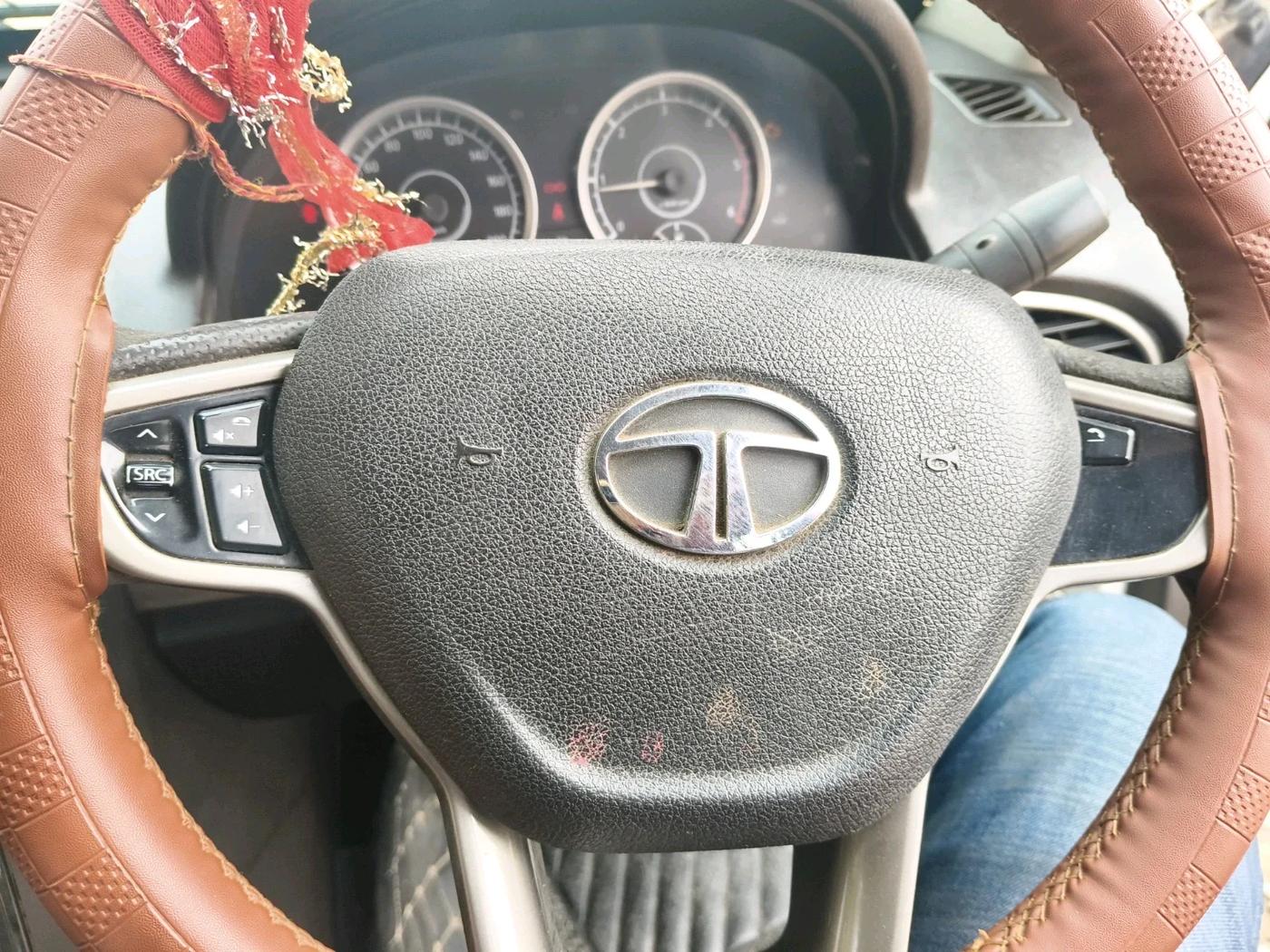 2017 Tata Safari Storme 2.2 EX 4X2, Diesel, Manual, 1,52,237 km, interior