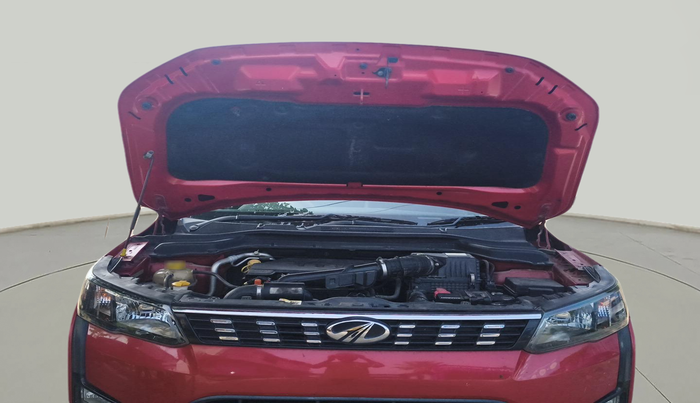 2020 Mahindra XUV300 W6 1.2 PETROL, Petrol, Manual, 33,792 km, exterior