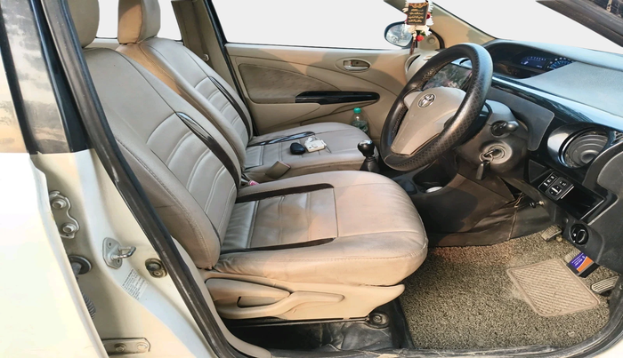 2019 Toyota Etios Liva V, Petrol, Manual, 1,05,353 km, interior