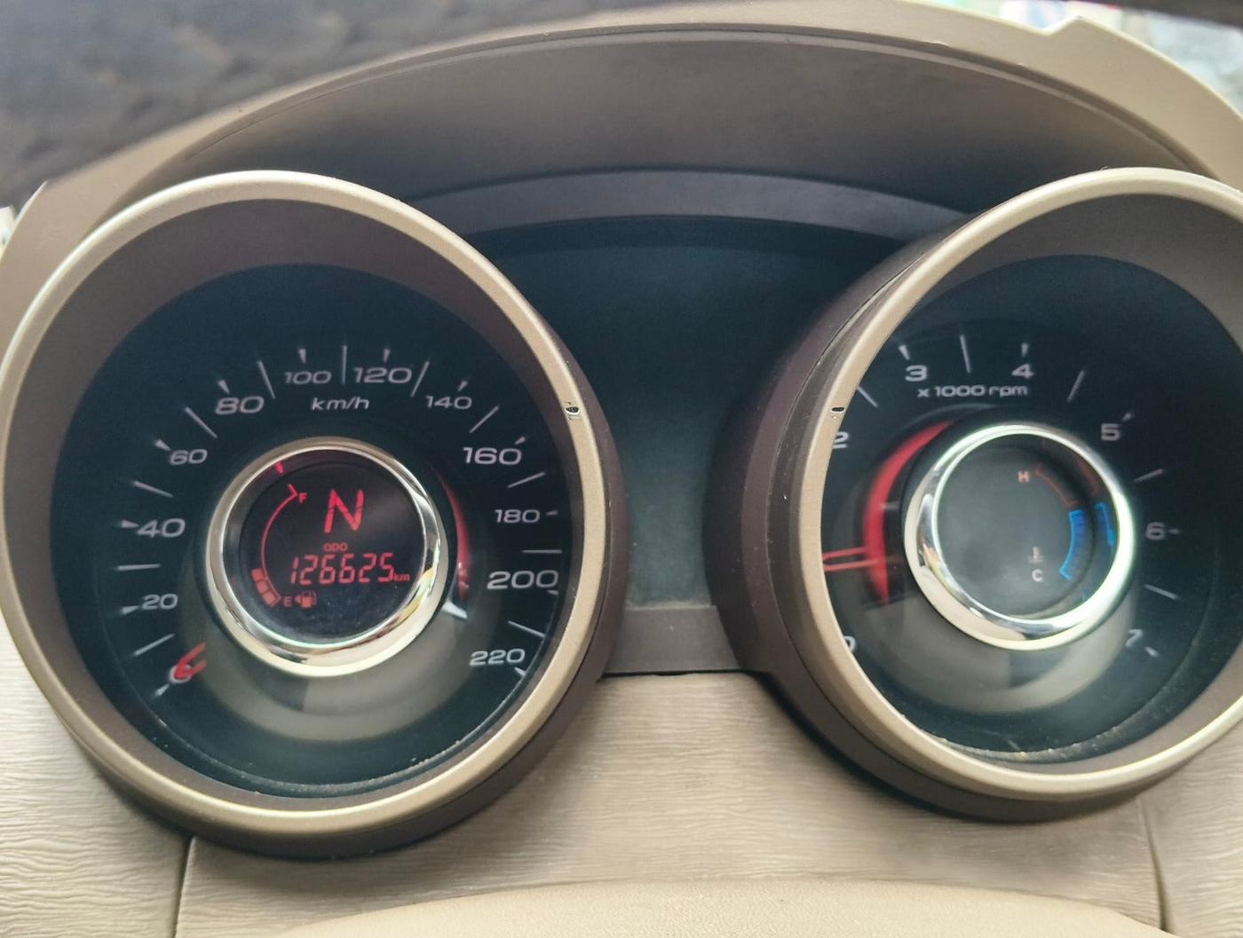 2013 Mahindra XUV500 W8, Diesel, Manual, 1,30,000 km, interior