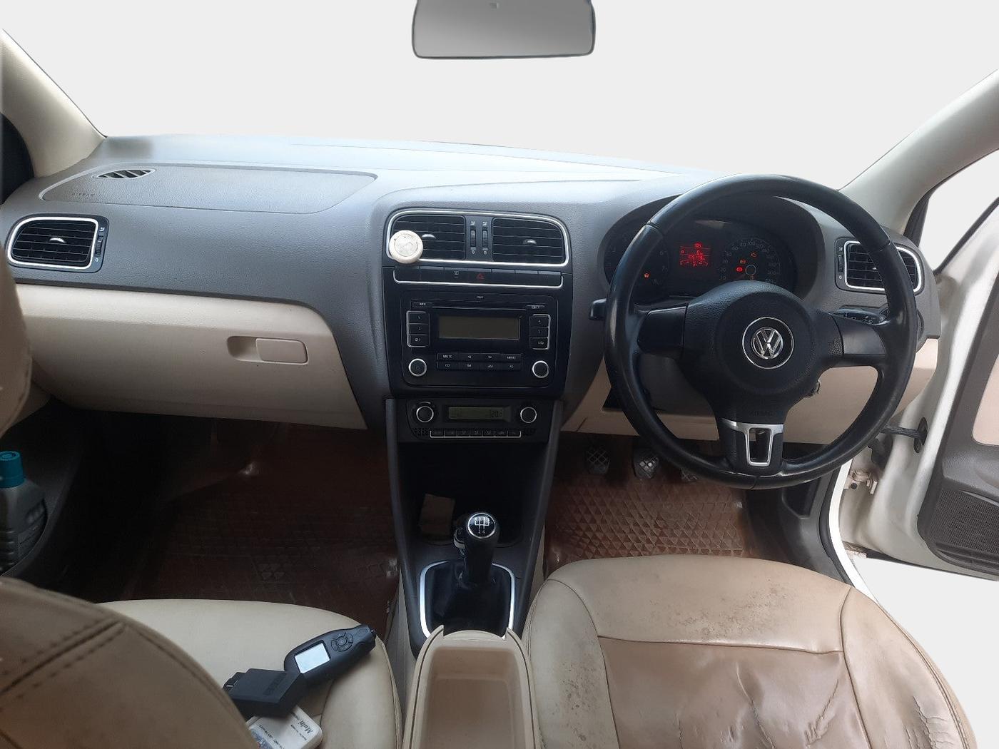 2010 Volkswagen Vento HIGHLINE 1.6 MPI, Petrol, Manual, 1,05,179 km, interior
