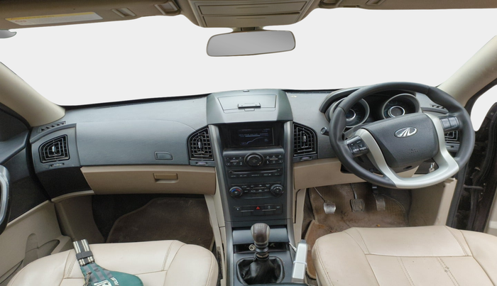 2015 Mahindra XUV500 W6, Diesel, Manual, 1,96,685 km, interior