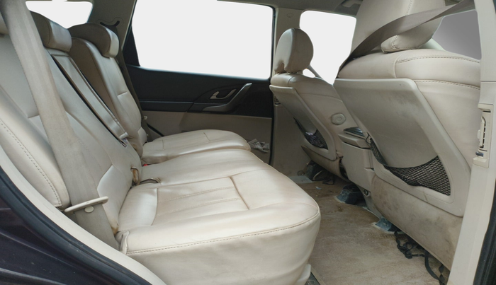 2015 Mahindra XUV500 W6, Diesel, Manual, 1,96,685 km, interior