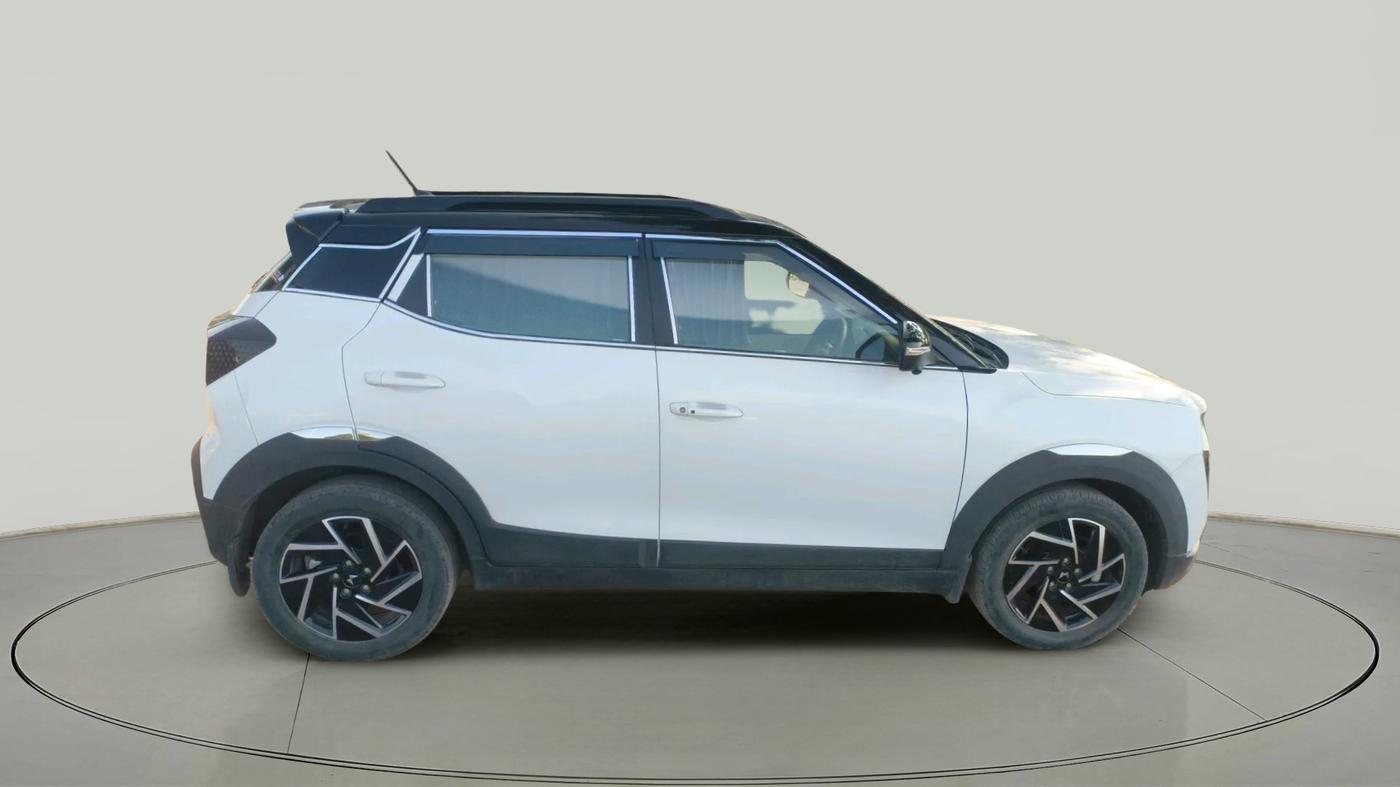 2024 Mahindra XUV 3XO AX7L 1.5 Turbo Diesel, Diesel, Manual, 31,500 km, exterior