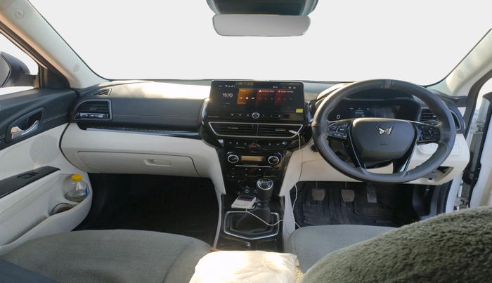 2024 Mahindra XUV 3XO AX7L 1.5 Turbo Diesel, Diesel, Manual, 30,270 km, interior