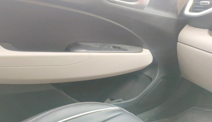 2024 Hyundai VENUE SX 1.2 PETROL, Petrol, Manual, 32,000 km, interior