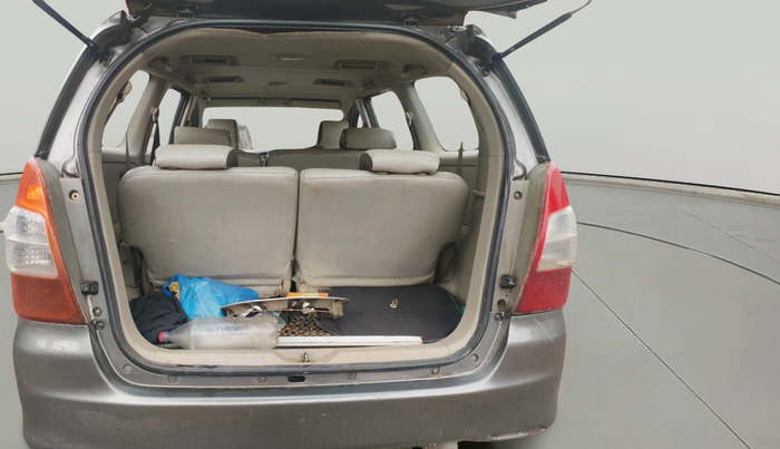 2010 Toyota Innova 2.5 G4 7 STR, Diesel, Manual, 2,38,945 km, exterior