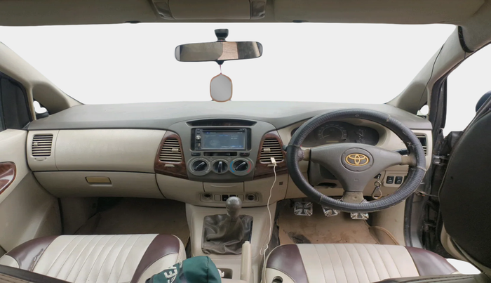 2010 Toyota Innova 2.5 G4 7 STR, Diesel, Manual, 2,38,945 km, interior