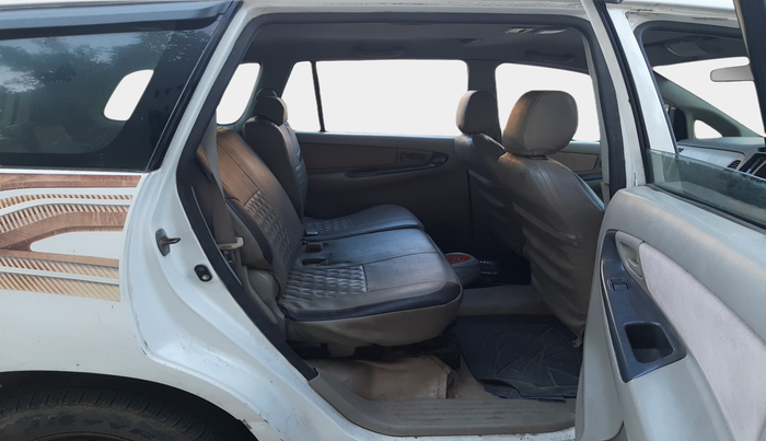 2009 Toyota Innova G4 2.5 8 STR, Diesel, Manual, 2,06,987 km, interior