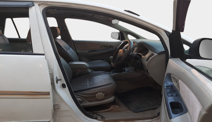 2009 Toyota Innova G4 2.5 8 STR, Diesel, Manual, 2,06,987 km, interior