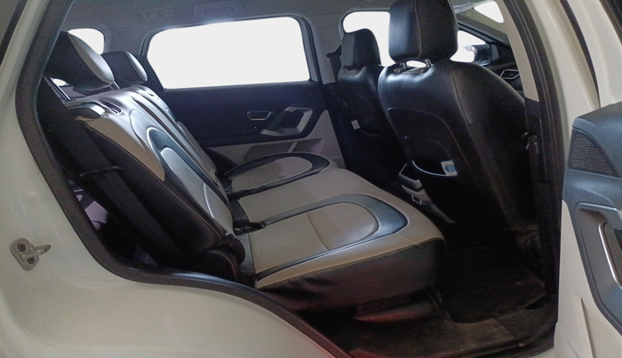 2022 Tata Safari XT PLUS, Diesel, Manual, 48,159 km, interior