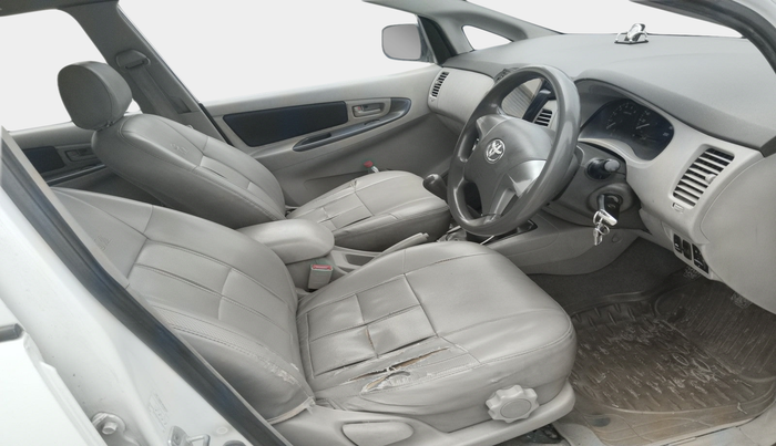 2013 Toyota Innova 2.5 GX 8 STR, Diesel, Manual, 1,65,874 km, interior