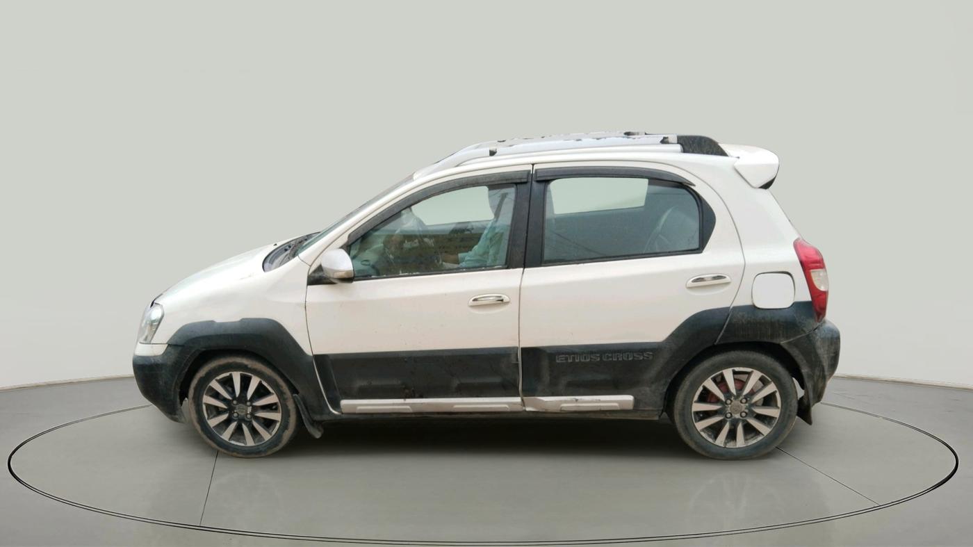 2014 Toyota Etios CROSS 1.4 VD, Diesel, Manual, 1,94,555 km, exterior