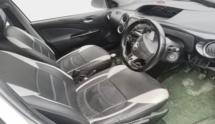 2014 Toyota Etios CROSS 1.4 VD, Diesel, Manual, 1,94,555 km, interior