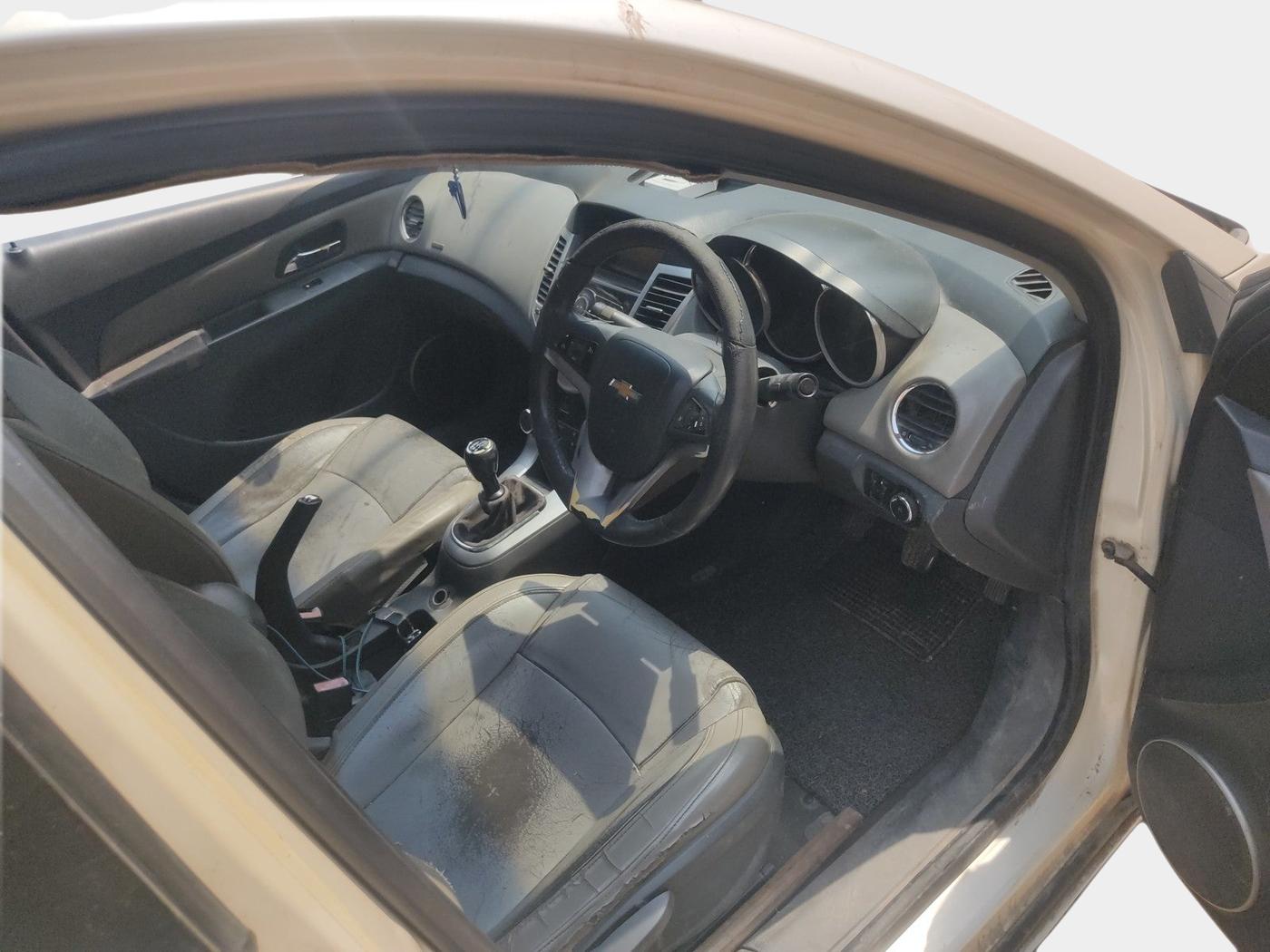 2010 Chevrolet Cruze LTZ, Diesel, Manual, 2 km, interior