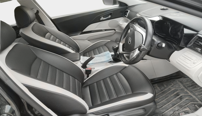 2020 Mahindra XUV300 W8 1.5 DIESEL, Diesel, Manual, 72,238 km, interior