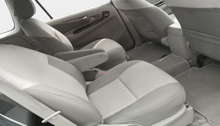 2013 Toyota Innova 2.5 VX 7 STR, Diesel, Manual, 1,99,972 km, interior