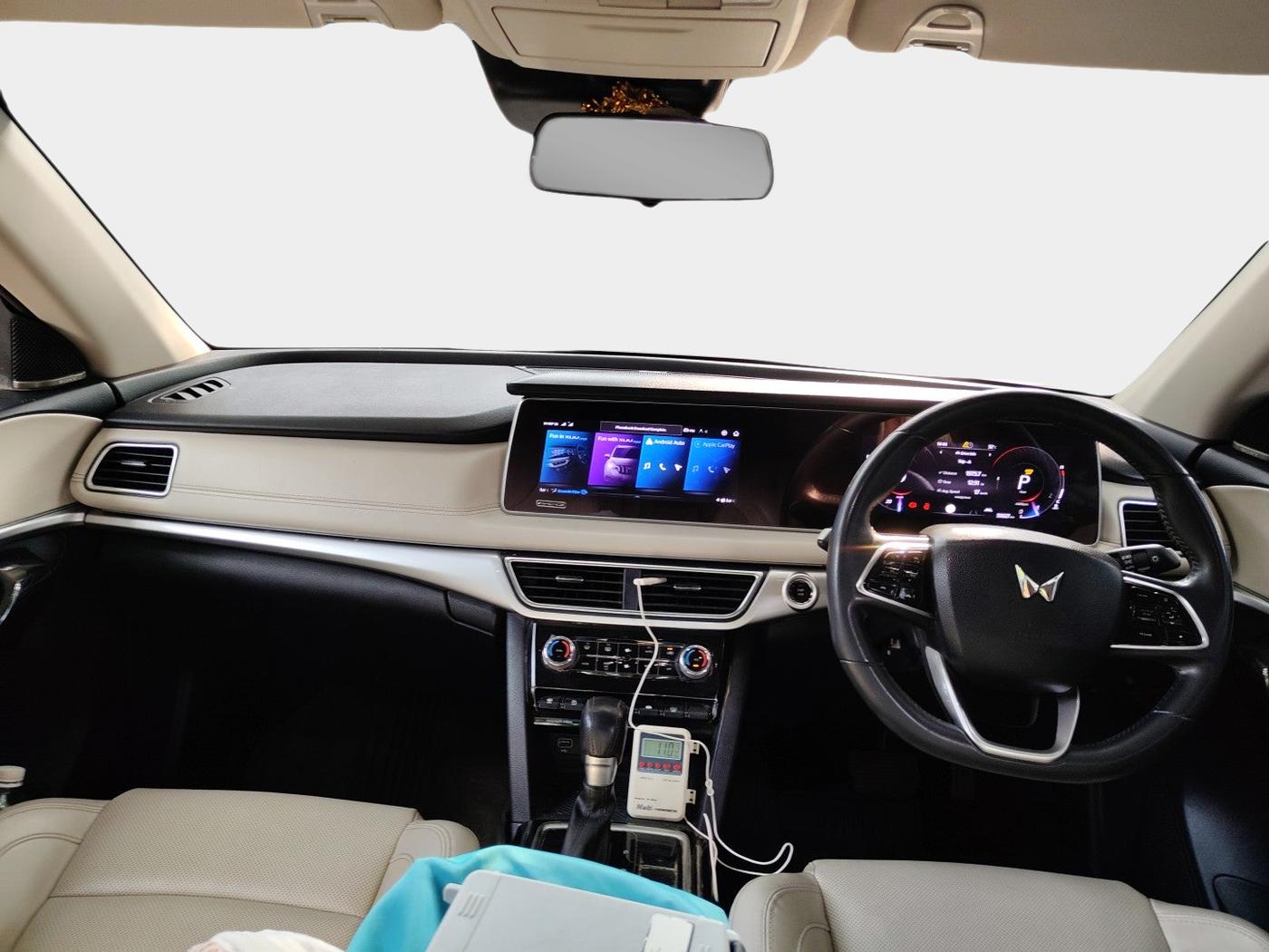 2021 Mahindra XUV700 AX 7 LUXURY P AT 7 STR, Petrol, Automatic, 39,929 km, interior