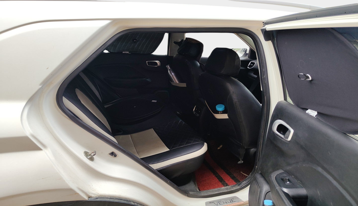 2020 Hyundai VENUE S 1.5 CRDI, Diesel, Manual, 80,474 km, interior