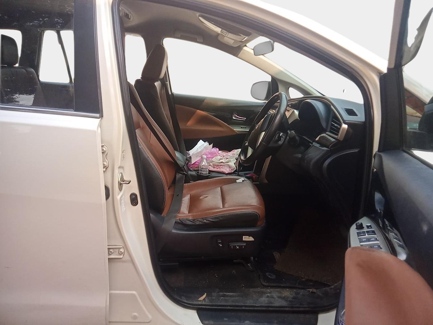 2017 Toyota Innova Crysta 2.8 ZX AT 7 STR, Diesel, Automatic, 3,42,100 km, interior