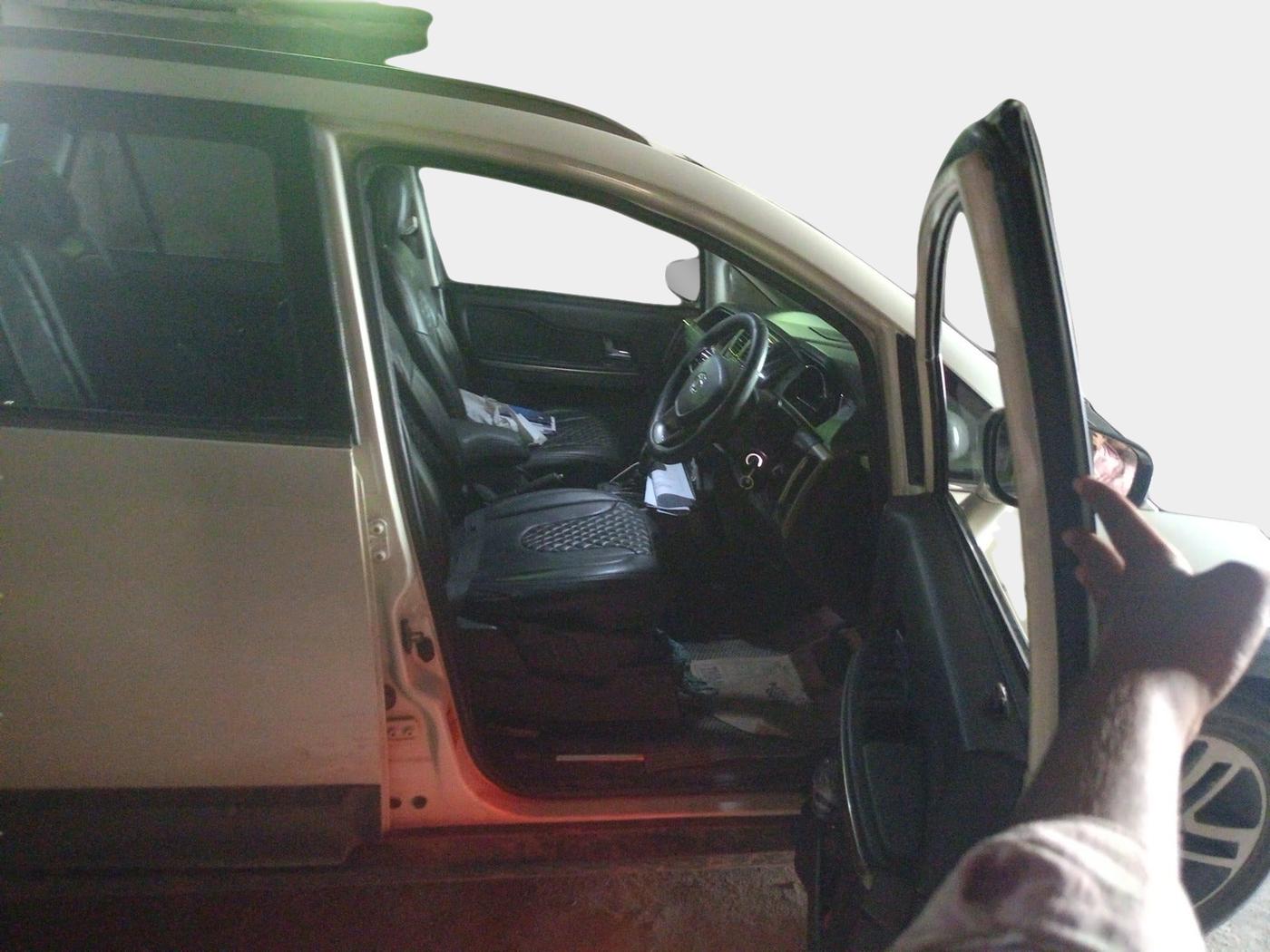 2018 Tata Hexa XTA 4X2 7 STR, Diesel, Automatic, 1,01,570 km, interior