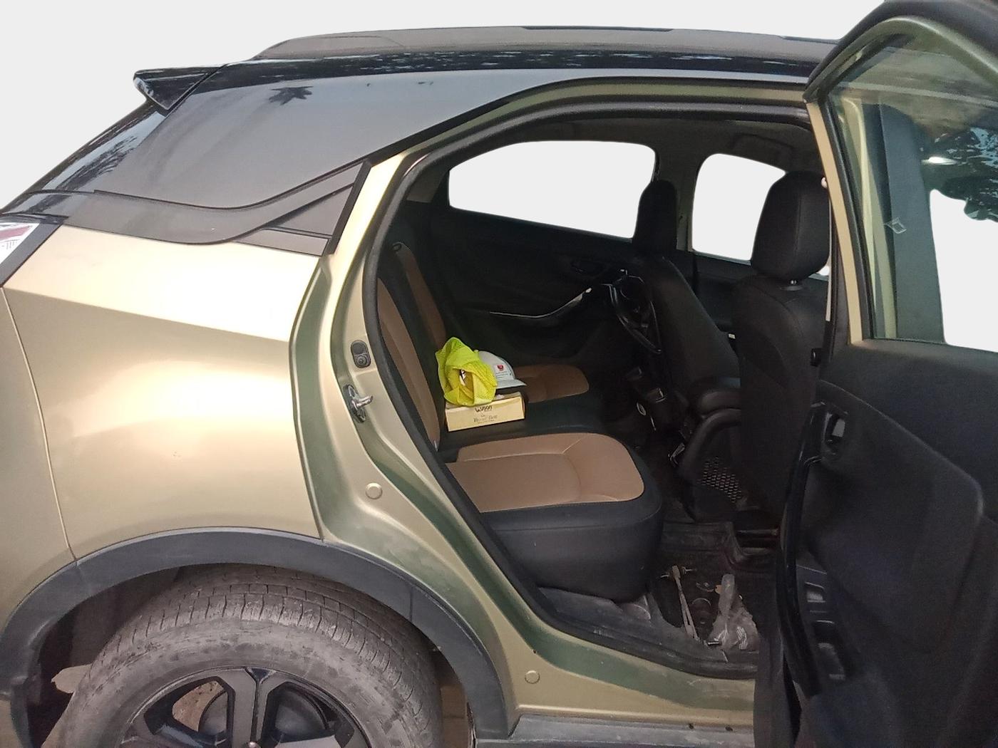 2022 Tata NEXON XZ PLUS (PREMIUM) KAZIRANGA PETROL, Petrol, Manual, 31,865 km, interior