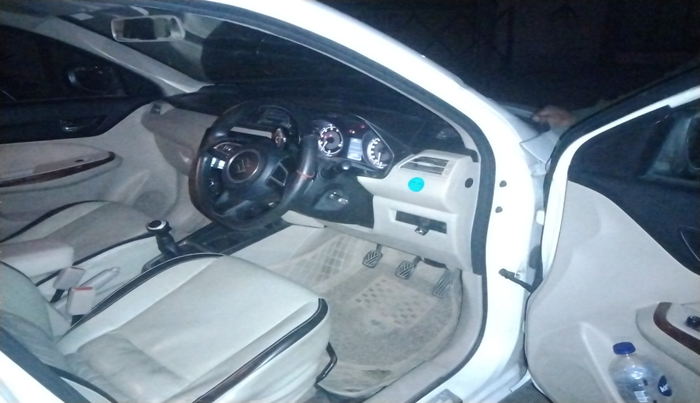 2017 Maruti Dzire LXI, Petrol, Manual, 1,15,371 km, interior