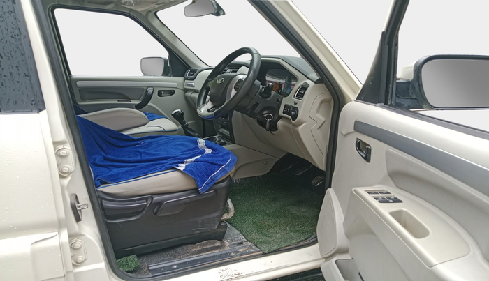 2017 Mahindra Scorpio S10, Diesel, Manual, 1,25,547 km, interior