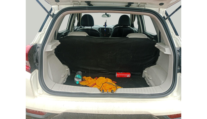 2023 Mahindra XUV300 W4 1.2 PETROL, Petrol, Manual, 61,118 km, exterior