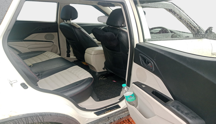 2023 Mahindra XUV300 W4 1.2 PETROL, Petrol, Manual, 61,118 km, interior