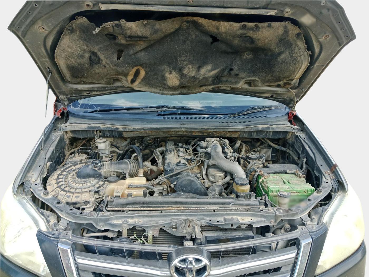 2013 Toyota Innova 2.5 VX 8 STR, Diesel, Manual, 1,78,762 km, exterior