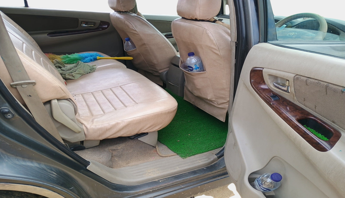 2013 Toyota Innova 2.5 VX 8 STR, Diesel, Manual, 1,78,762 km, interior