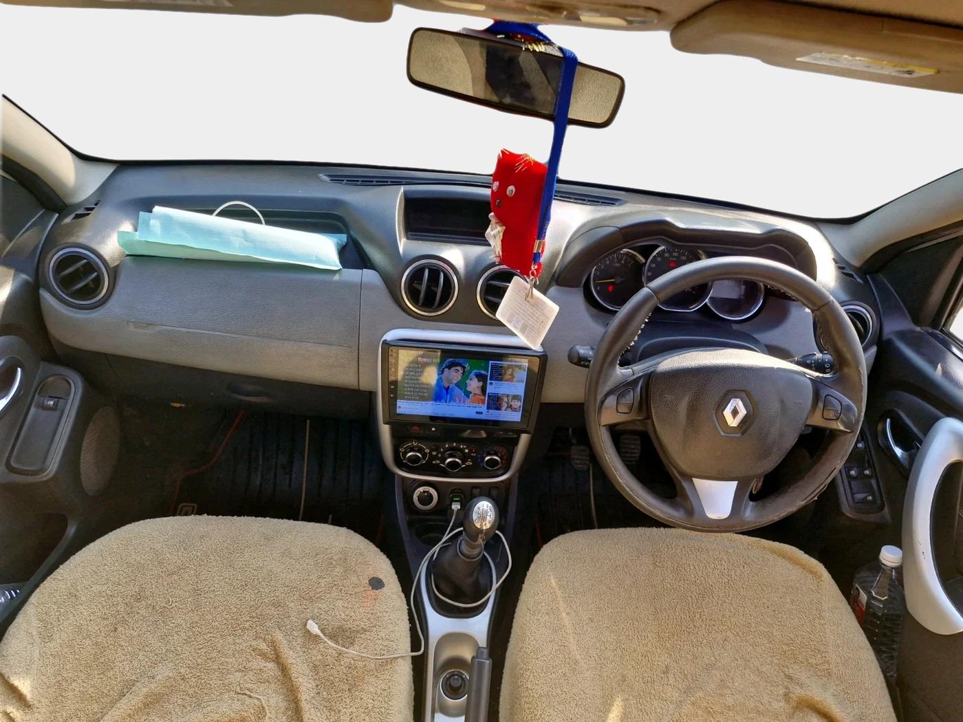 2014 Renault Duster 110 PS RXZ 4X4 MT DIESEL, Diesel, Manual, 1,77,939 km, interior