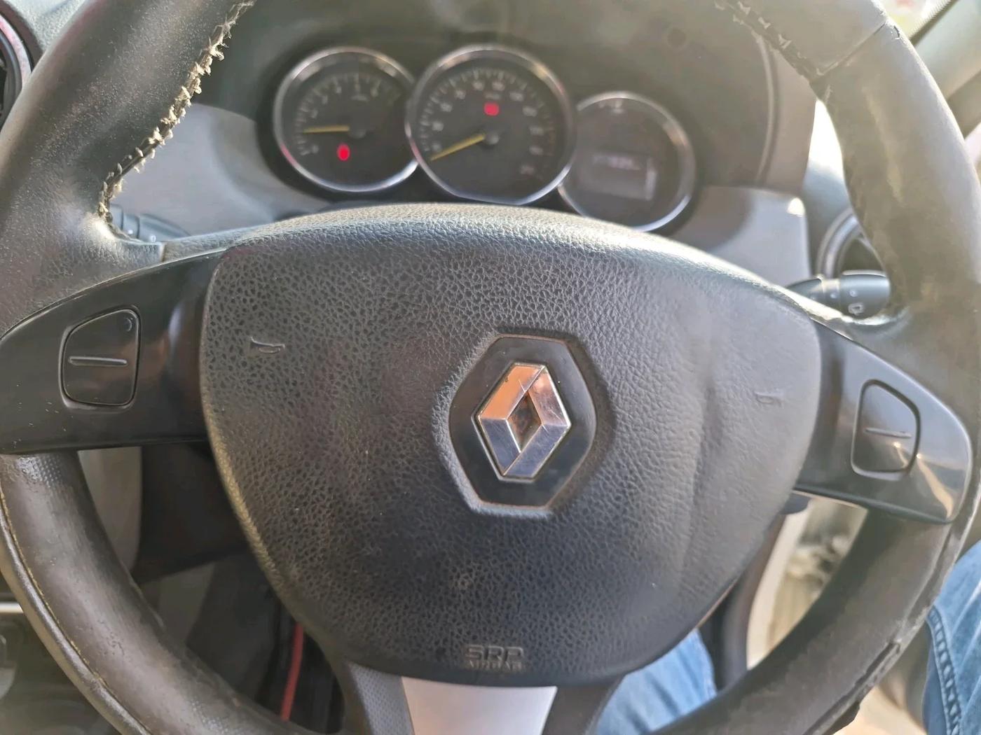 2014 Renault Duster 110 PS RXZ 4X4 MT DIESEL, Diesel, Manual, 1,77,939 km, interior