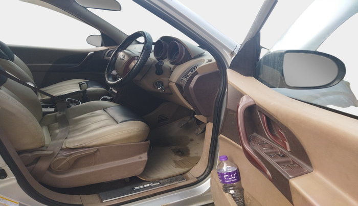 2014 Mahindra XUV500 W4, Diesel, Manual, 1,79,643 km, interior