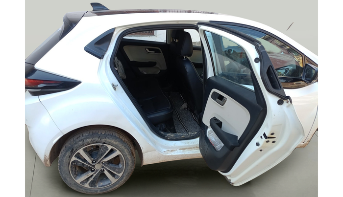 2024 Tata ALTROZ XZ PLUS O SUNROOF CNG, Petrol, Manual, 26,484 km, interior