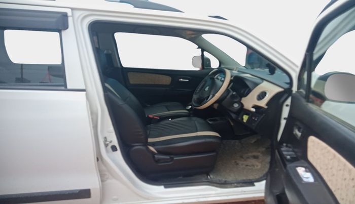 2017 Maruti Wagon R 1.0 VXI OPT, Petrol, Manual, 45,104 km, interior