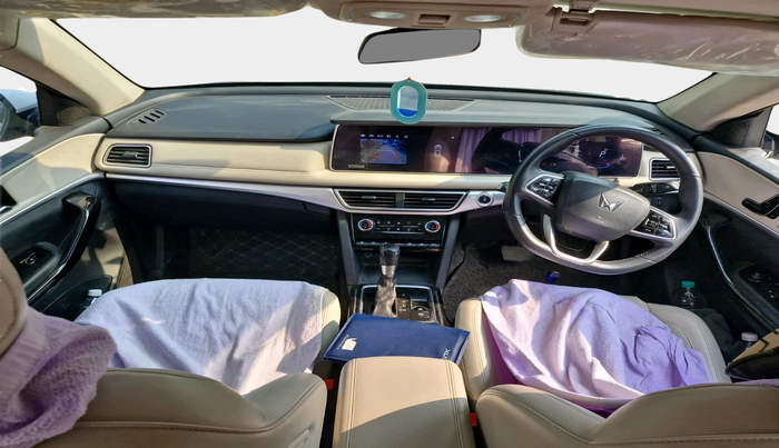 2022 Mahindra XUV700 AX 7 D AT AWD 7 STR, Diesel, Automatic, 75,819 km, interior