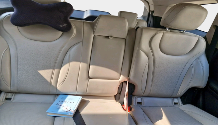 2022 Mahindra XUV700 AX 7 LUXURY D MT 7 STR, Diesel, Manual, 1,10,903 km, interior