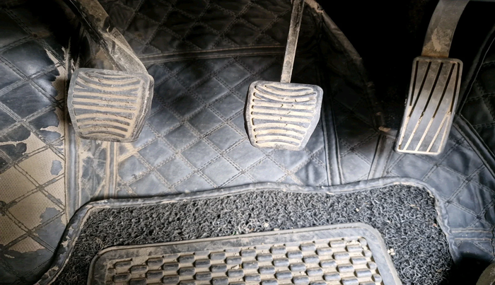 2022 Mahindra XUV700 AX 7 LUXURY D MT 7 STR, Diesel, Manual, 1,10,903 km, interior