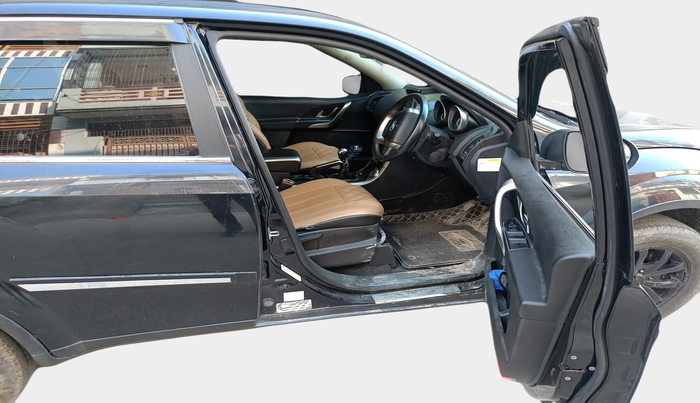2019 Mahindra XUV500 W9, Diesel, Manual, 1,08,074 km, interior