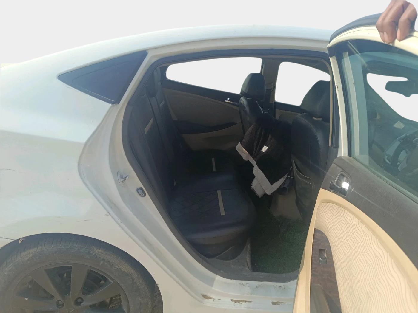 2013 Hyundai Verna FLUIDIC 1.6 CRDI SX, Diesel, Manual, 2,13,725 km, interior