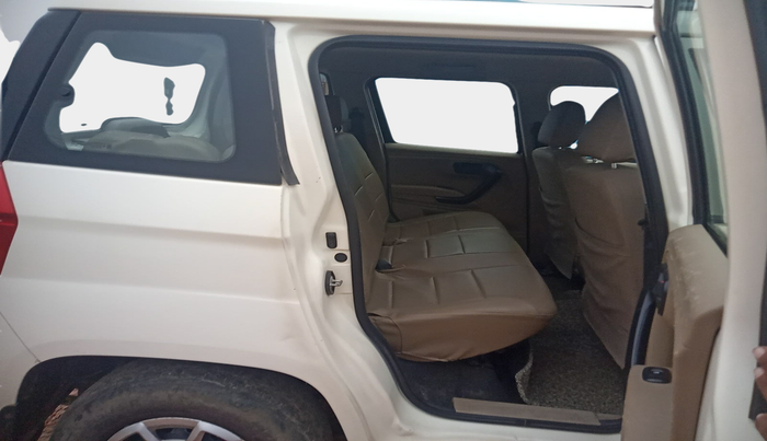2018 Mahindra TUV300 T6 PLUS, Diesel, Manual, 99,358 km, interior