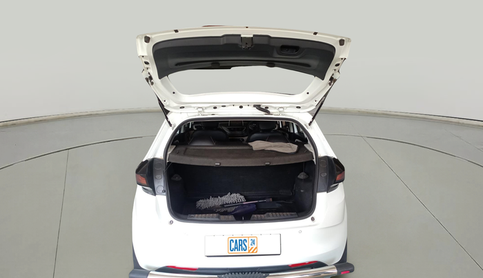 2024 Tata ALTROZ XM PLUS PETROL, Petrol, Manual, 9,212 km, exterior