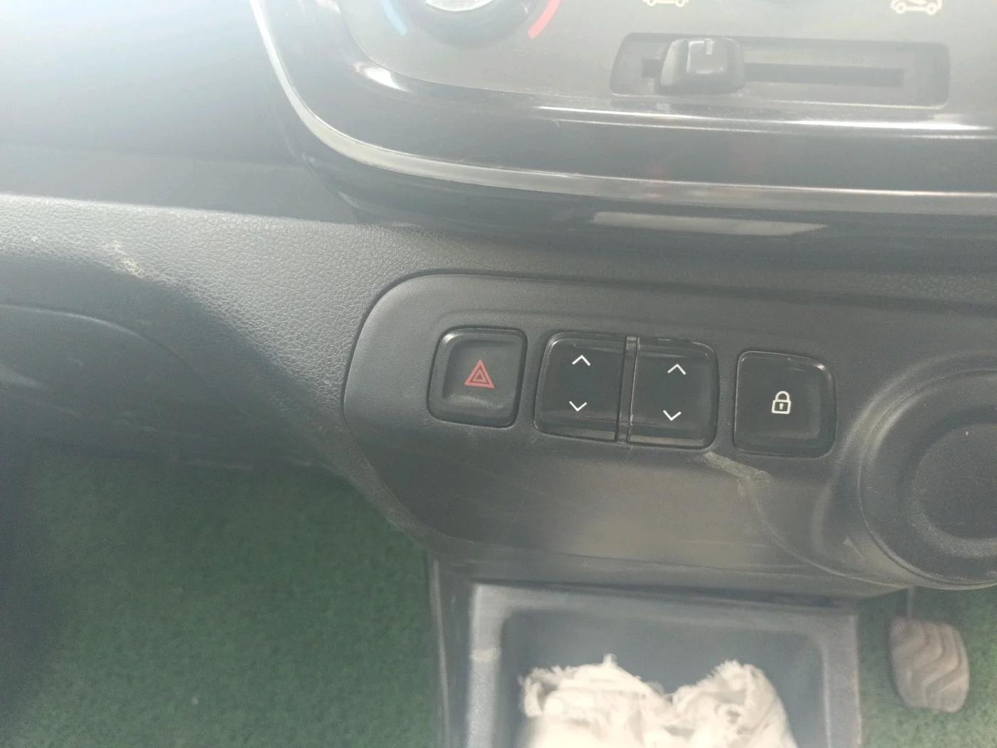 2017 Renault Kwid RXT 0.8, Petrol, Manual, 55,155 km, interior