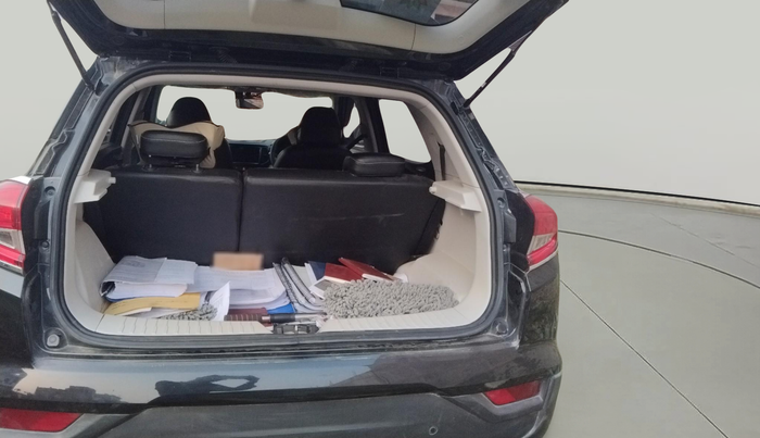 2024 Mahindra XUV300 W6 1.2 PETROL, Petrol, Manual, 28,572 km, exterior