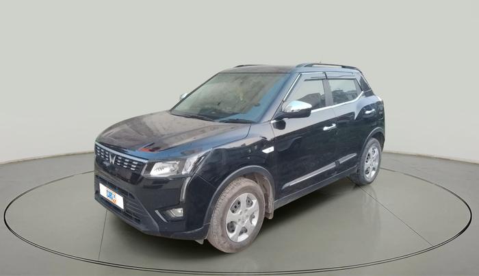 2024 Mahindra XUV300 W6 1.2 PETROL, Petrol, Manual, 28,572 km, exterior
